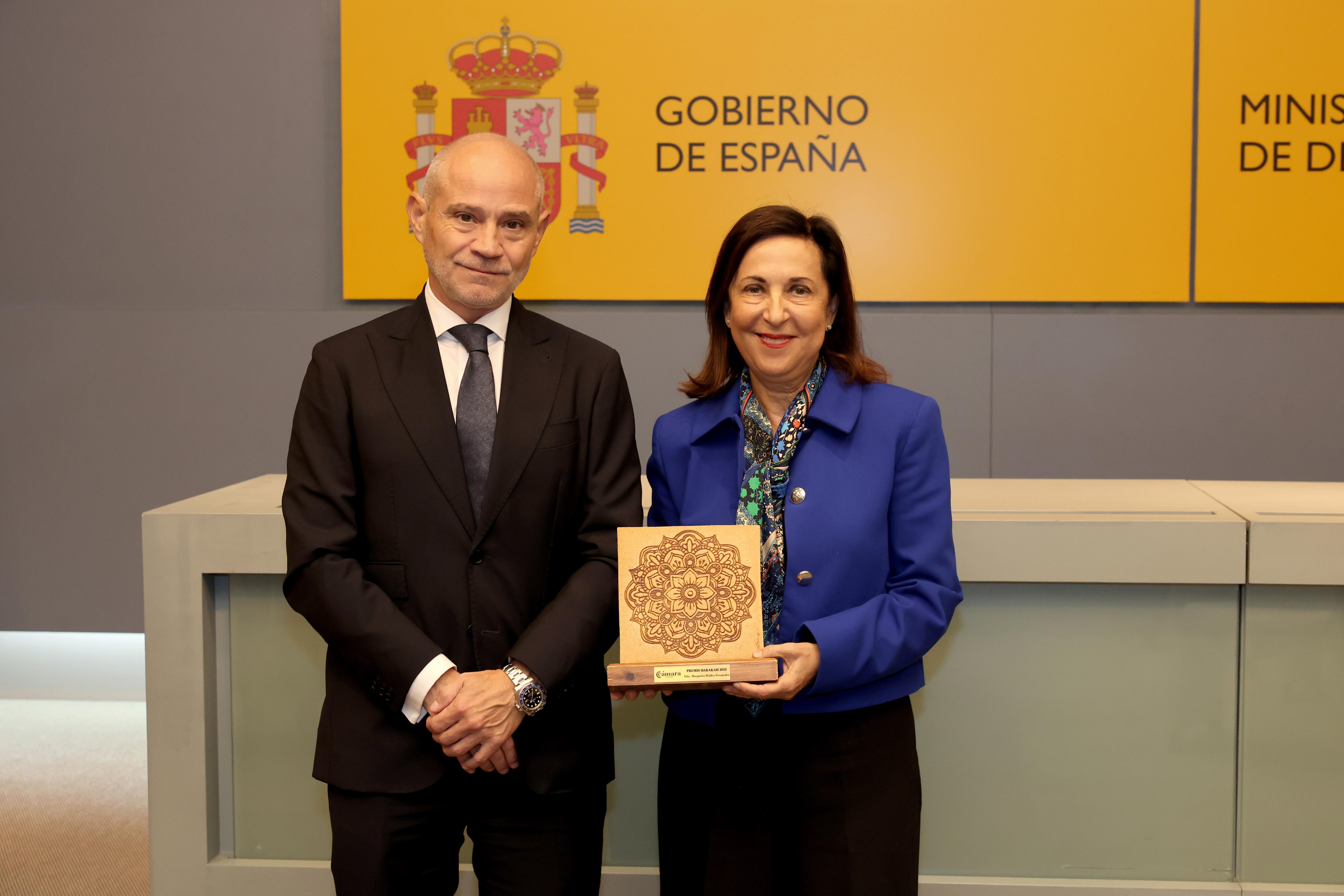 Margarita Robles, galardonada con el premio ‘Barakah’ de la Cámara de Comercio de Valladolid por su contribución a la medi...